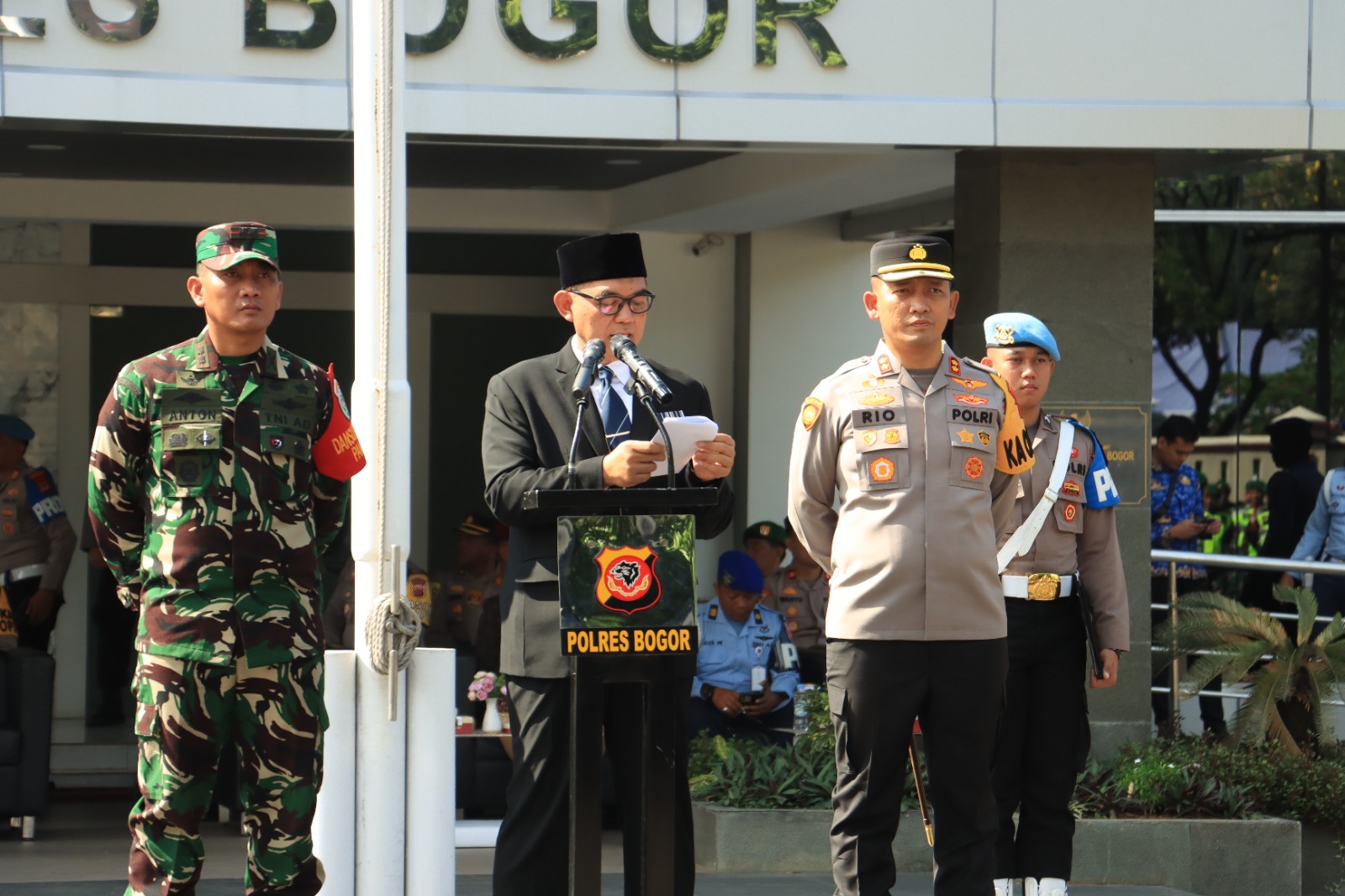 Sekda Sampaikan Pesan Kapolda Jabar Pada Apel Serpras Pengamanan Pilkada Serentak