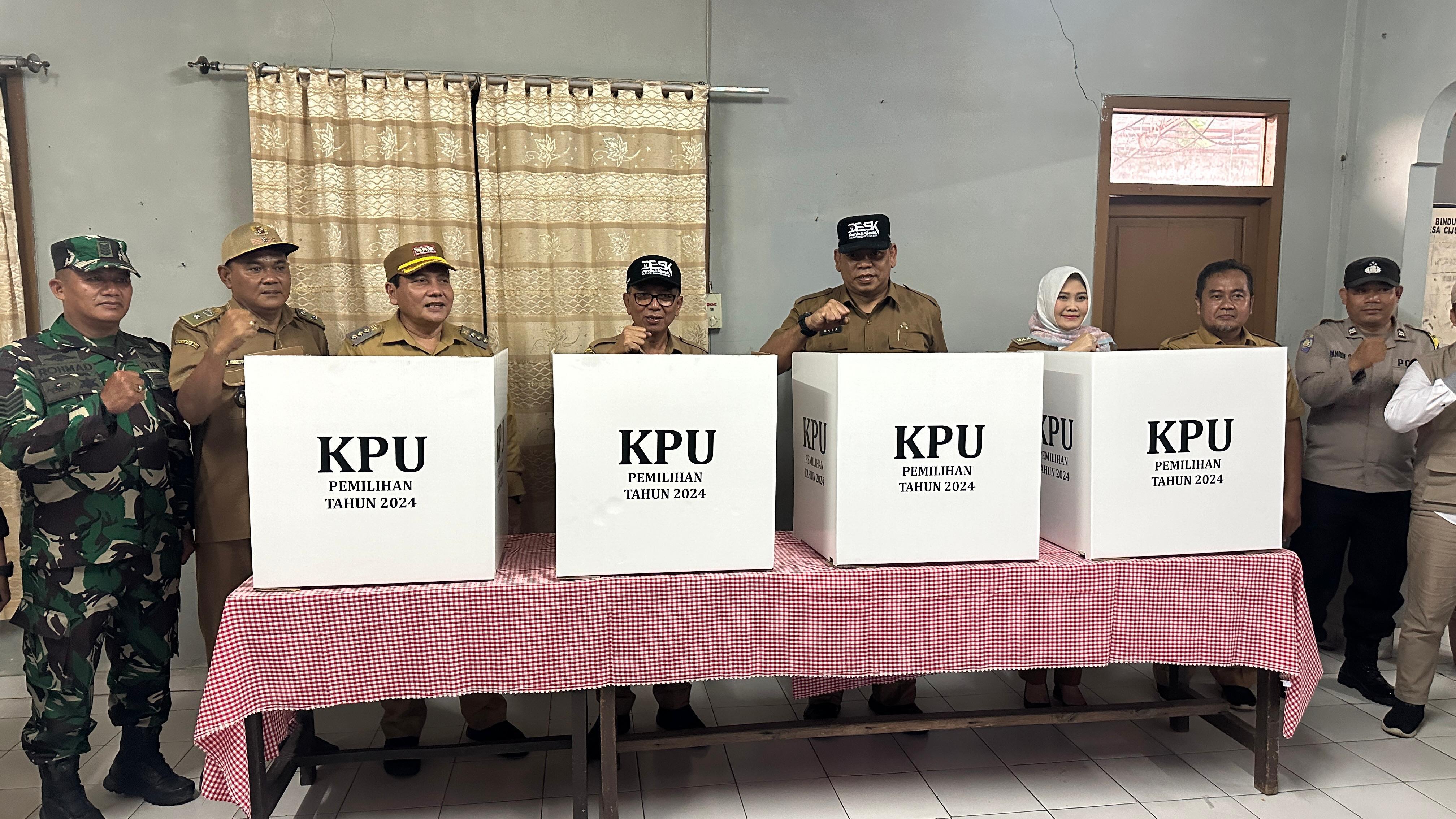 Cek Langsung, Pj. Bupati Bogor Bersama KPU dan Bawaslu Pastikan Sarana Prasarana TPS 08 Kondisi Baik