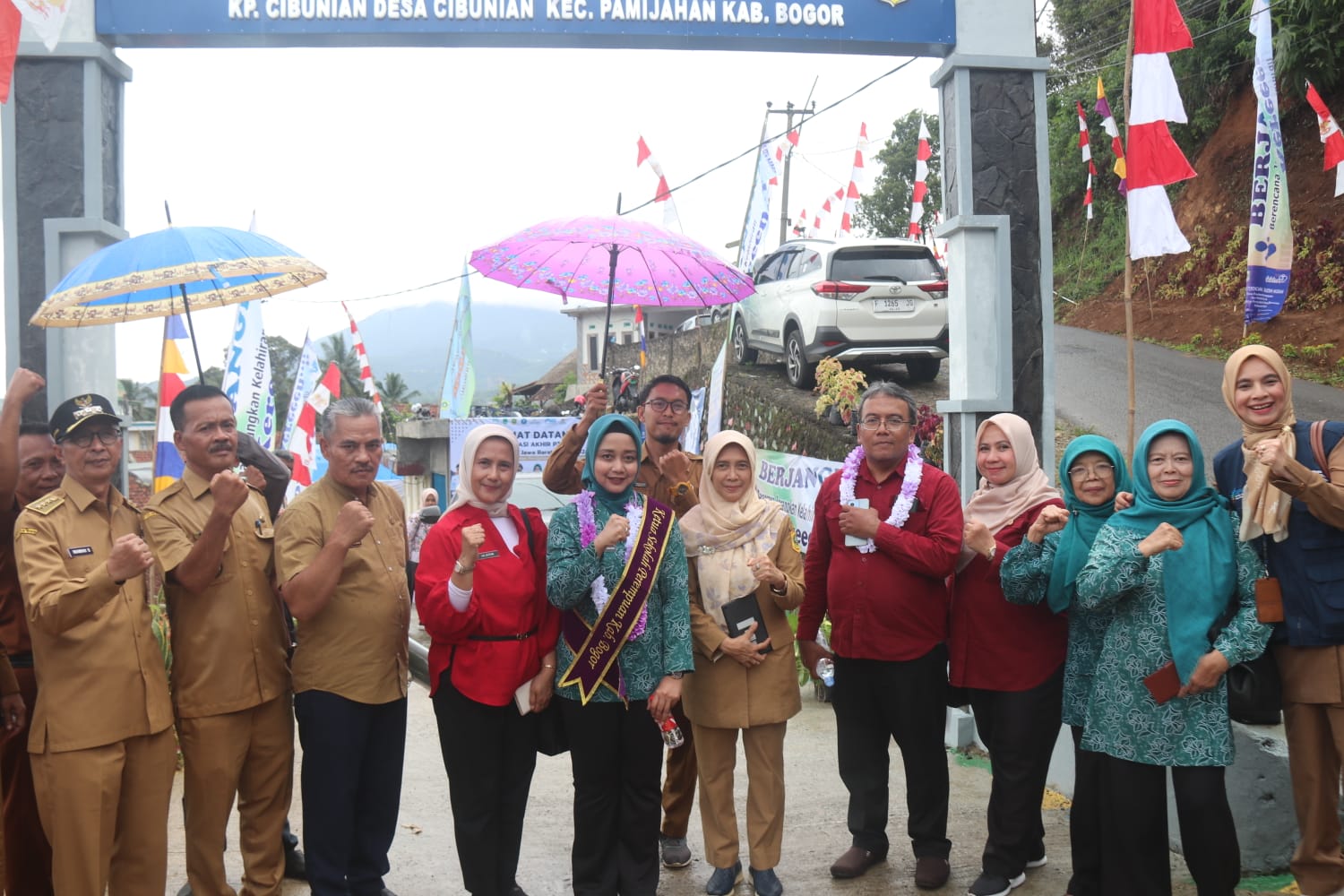 Pemkab Bogor Terima Tim Verifikasi Akhir P2WKSS Jawa Barat Di Desa Cibunian Pamijahan