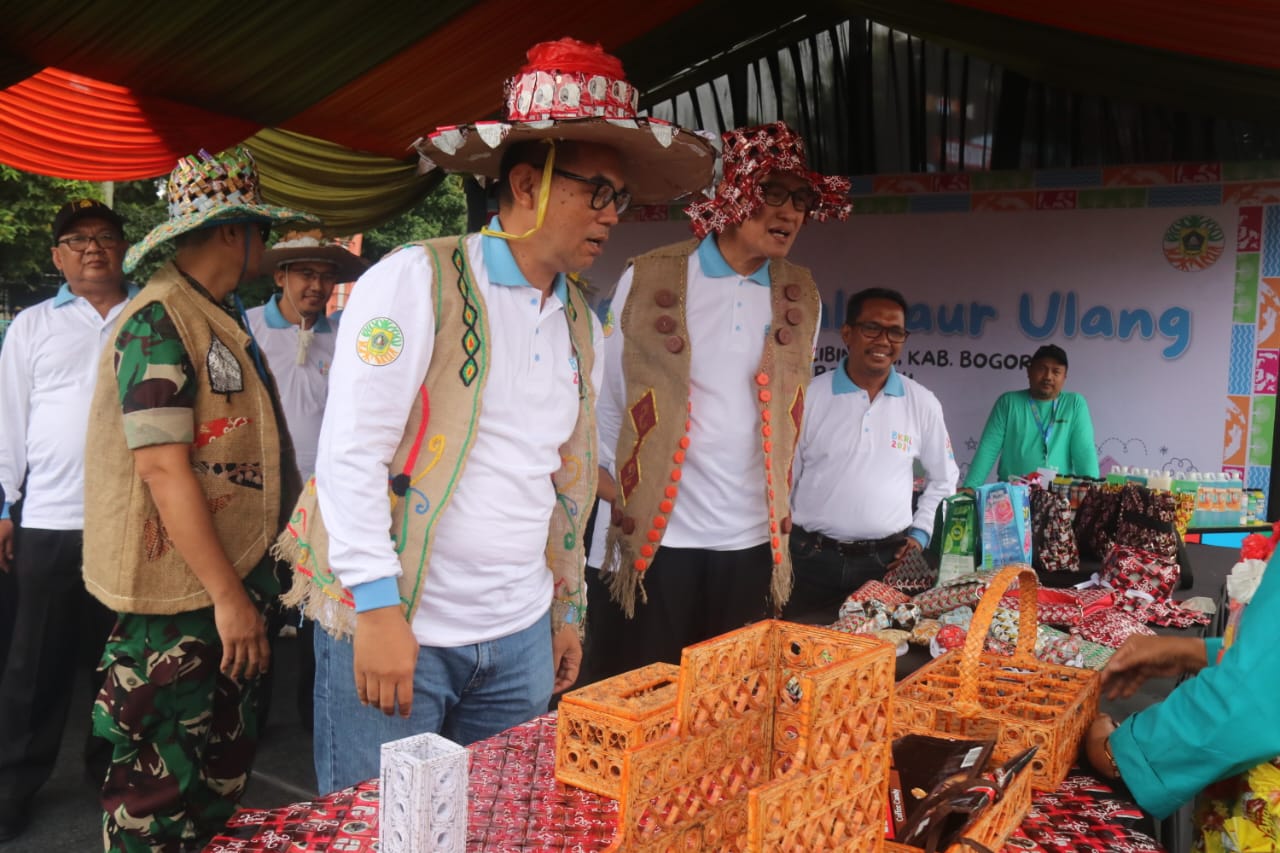 Pemkab Bogor Pecahkan Rekor MURI, Lewat 3.425 Peserta Pawai Busana Daur Ulang Terbanyak di Indonesia