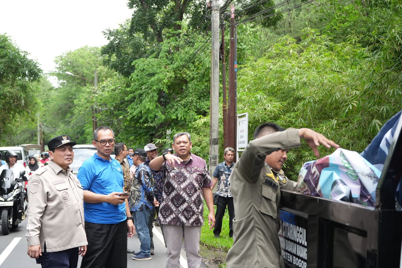 Pemkab Bogor Bersih-bersih Baliho, di Sejumlah Titik Strategis