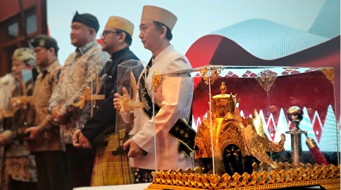 Rudy Susmanto Lepas Mahkota Binokasih,  Tegaskan Komitmen Pelestarian Budaya Sunda