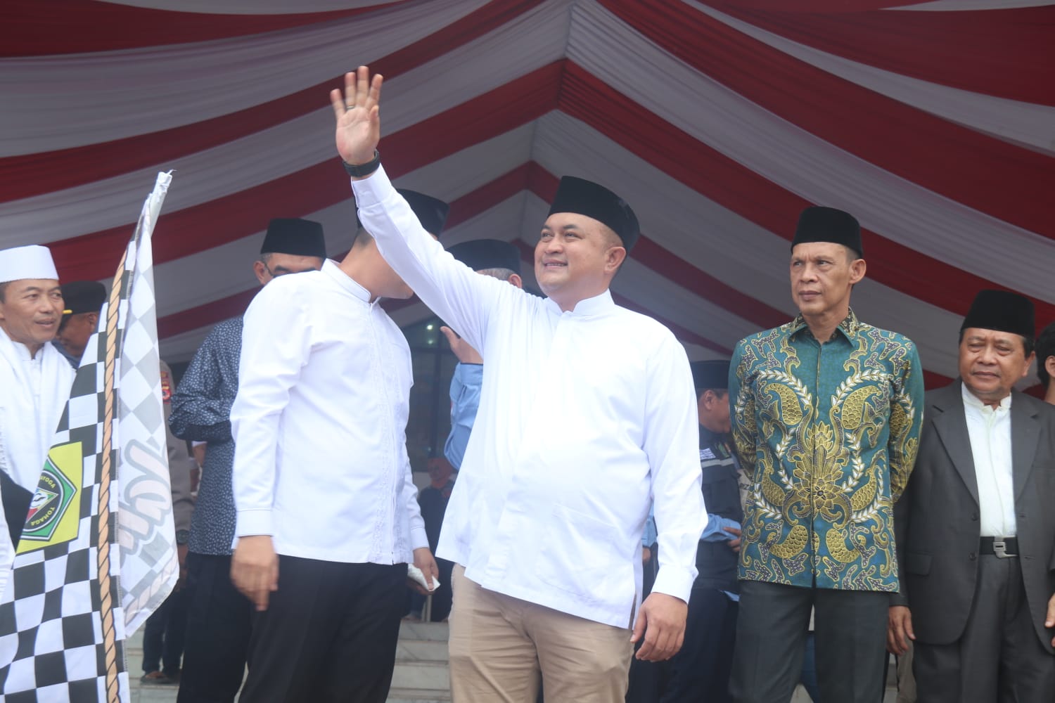 Jelang Keberangkatan, Bupati Bogor Sarapan dan Silaturahmi Bersama Para Calon Jamaah Haji Kloter 2
