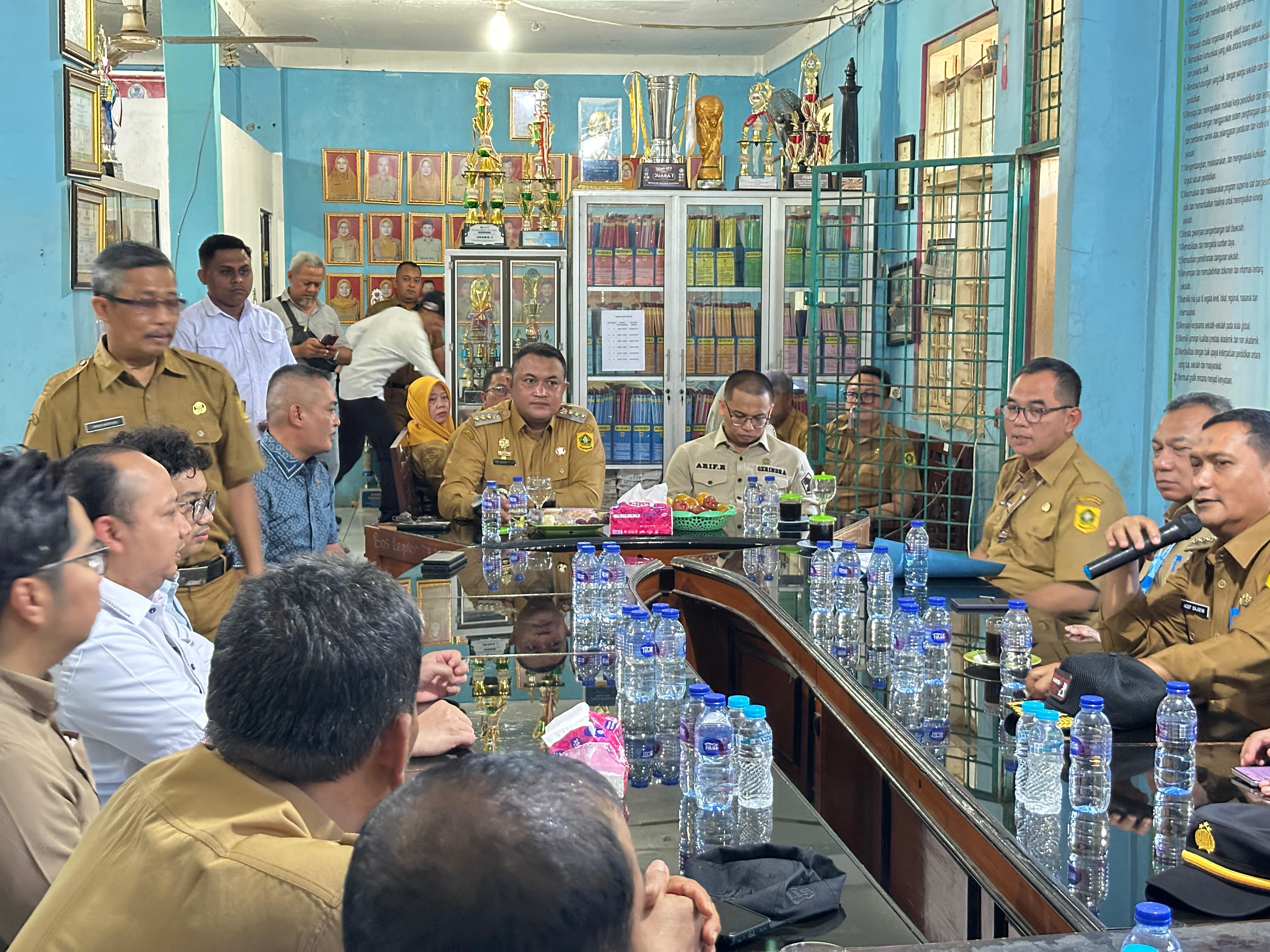 Tinjau Langsung, Bupati Bogor Pastikan Kegiatan Belajar Mengajar Tetap Berjalan di SDN Cipayung 1 Pasca Banjir