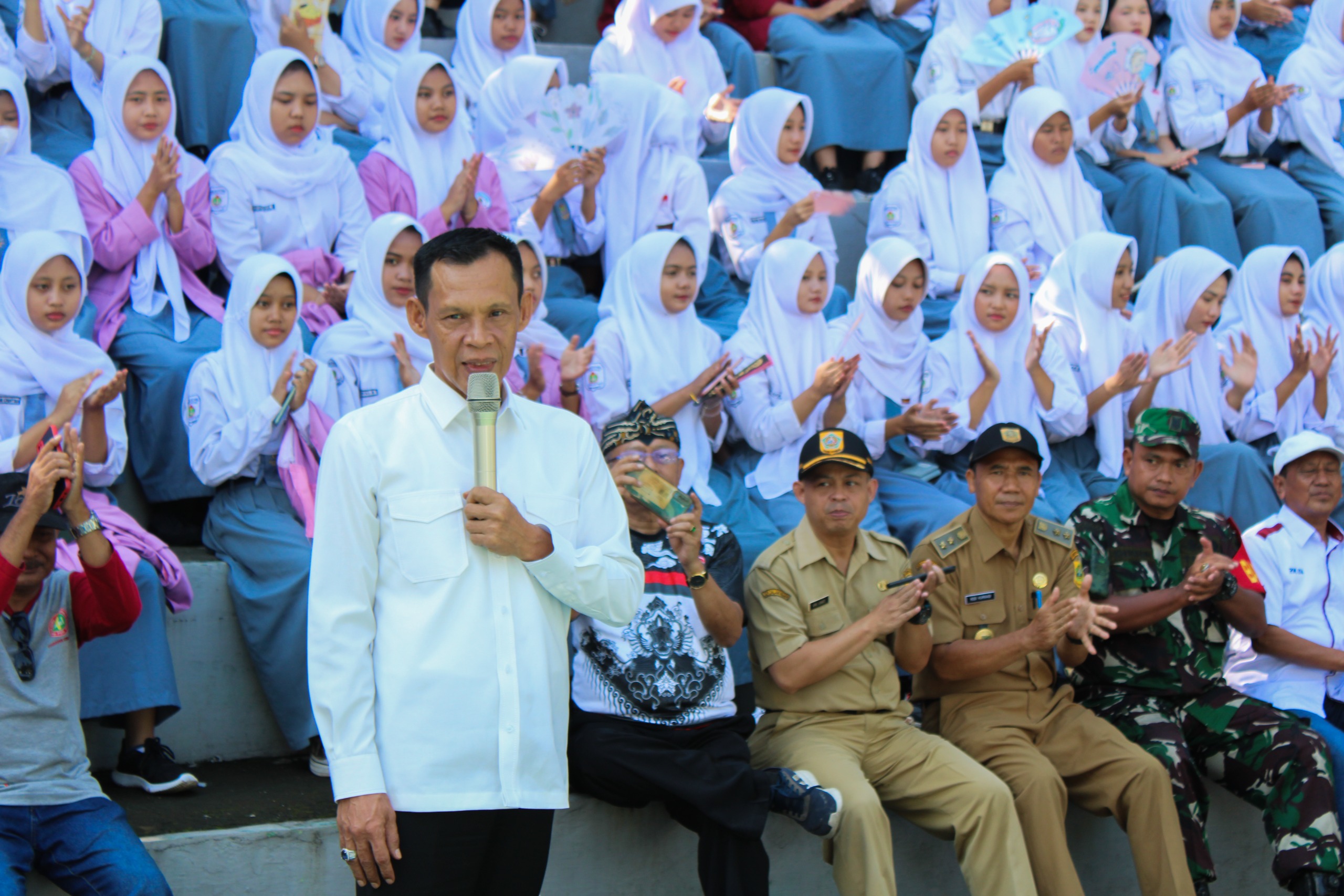 Jaro Ade Apresiasi SMK Plus PGRI 1 Wadahi Siswa SMP Turnamen Futsal
