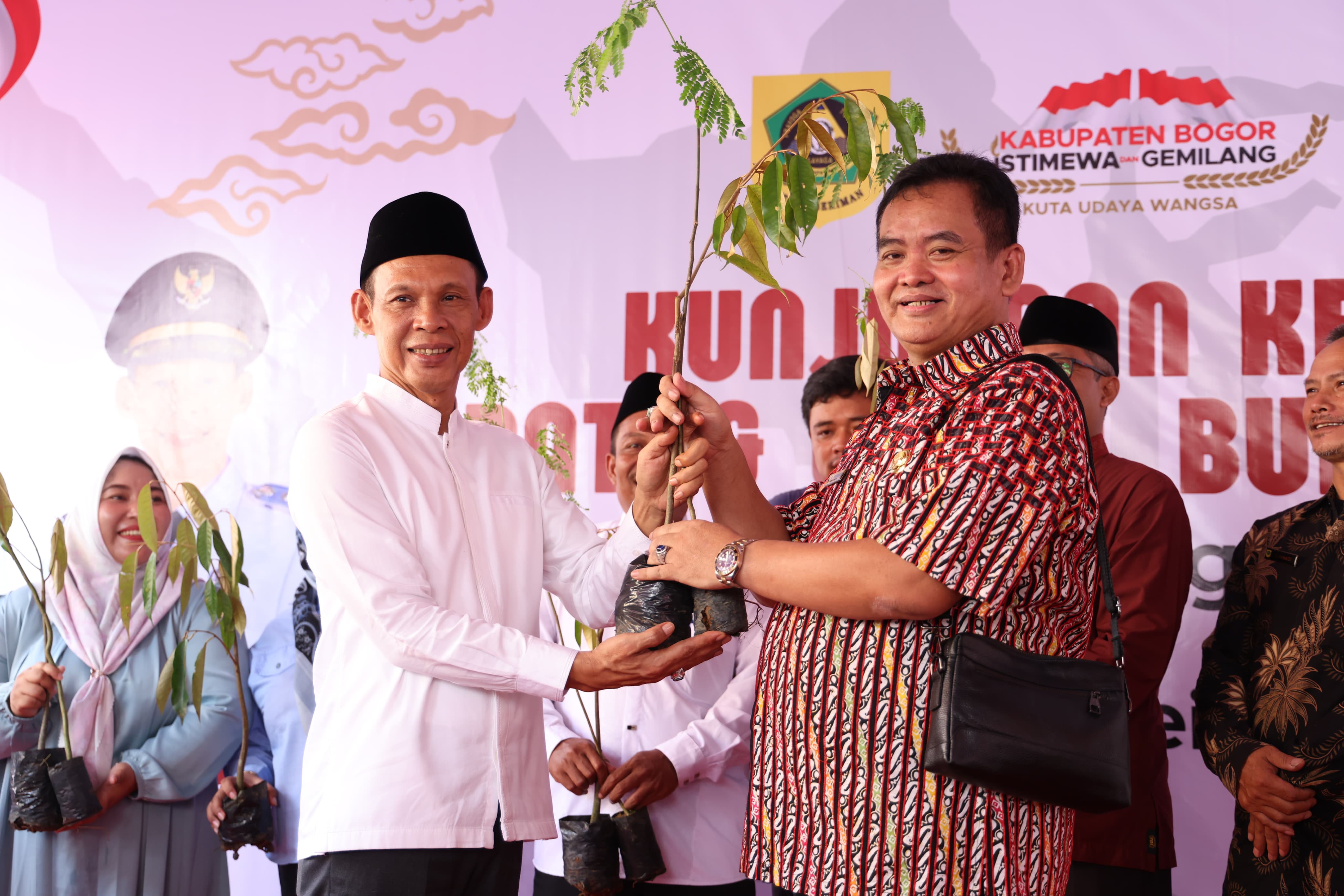 Wakil Bupati Bogor,  Distribusikan 500 Ribu Bibit dan Resmikan Kampung Hidroponik untuk Perkuat Ketahanan Pangan dan Pelestarian Lingkungan di Kabupaten Bogor