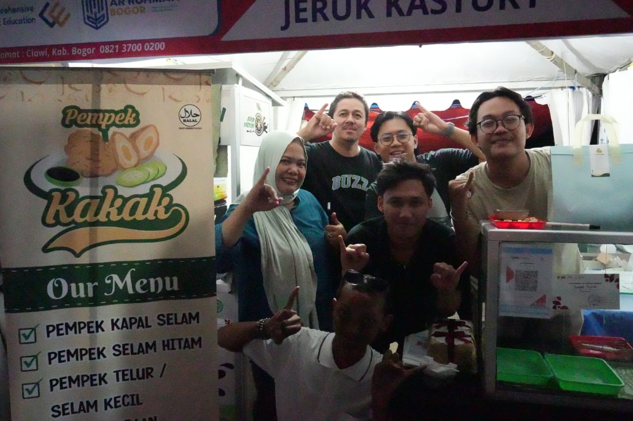 Laris Manis di Kabogorfest, UMKM Mpek-mpek KK Habis Terjual 150 Porsi “Terima Kasih, Pak Bupati Bogor”