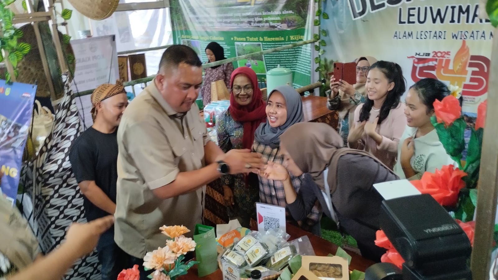 Desa Wisata Leuwimalang Tampilkan Pesona Edukasi Alam dan Kreativitas Daur Ulang di Kabogorfest 2024
