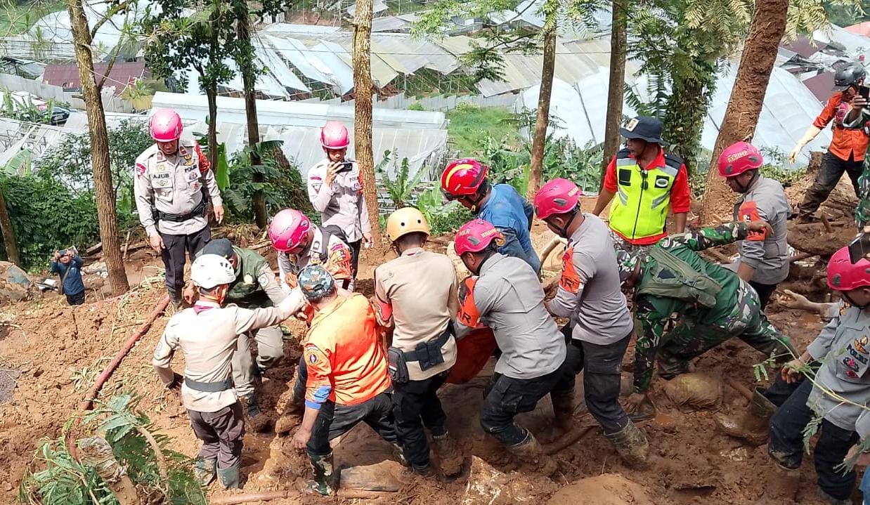 Pemkab Bogor Gerak Cepat Tangani dan  Evakuasi Korban Bencana Banjir dan Longsor di Sejumlah Wilayah