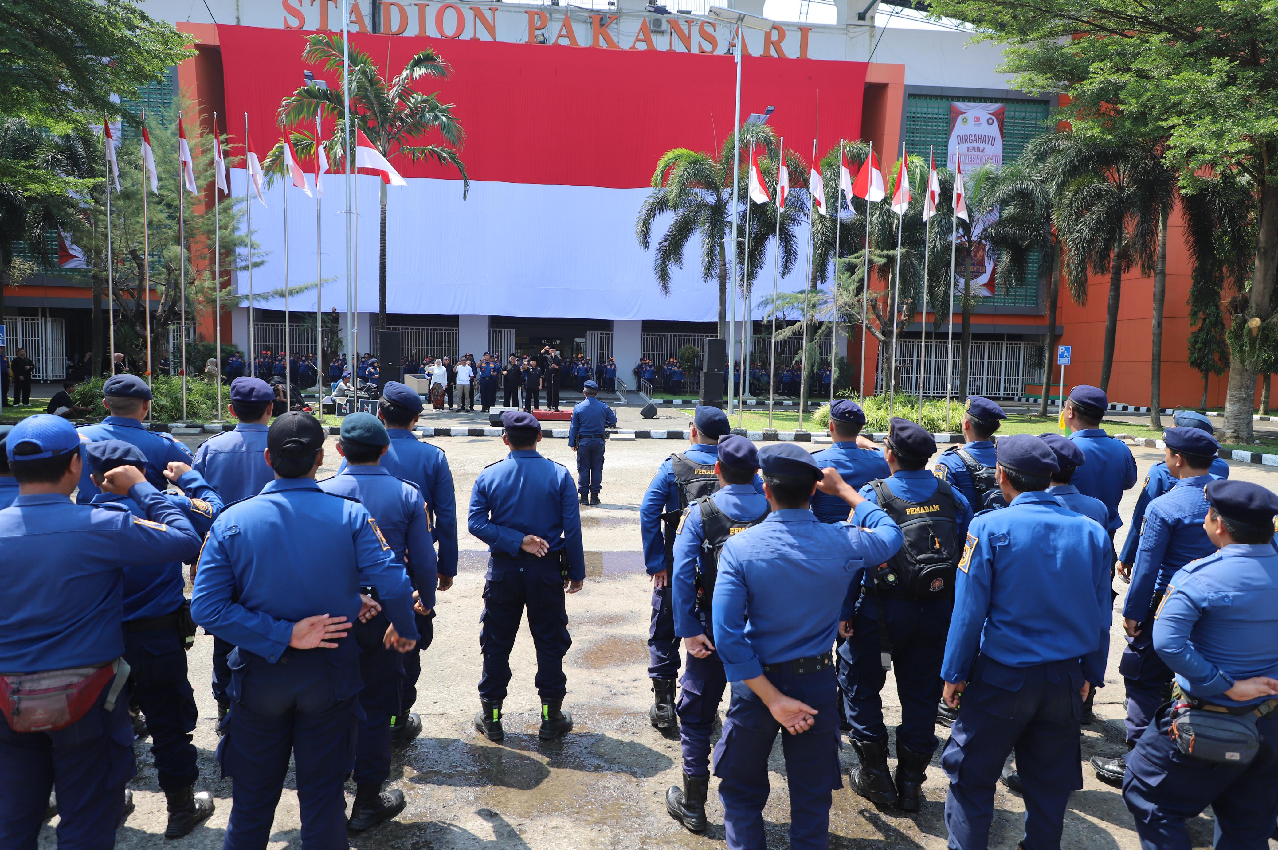 Bupati Bogor Pimpin Pengibaran Sang Saka Merah Putih di Dinding Stadion Pakansari
