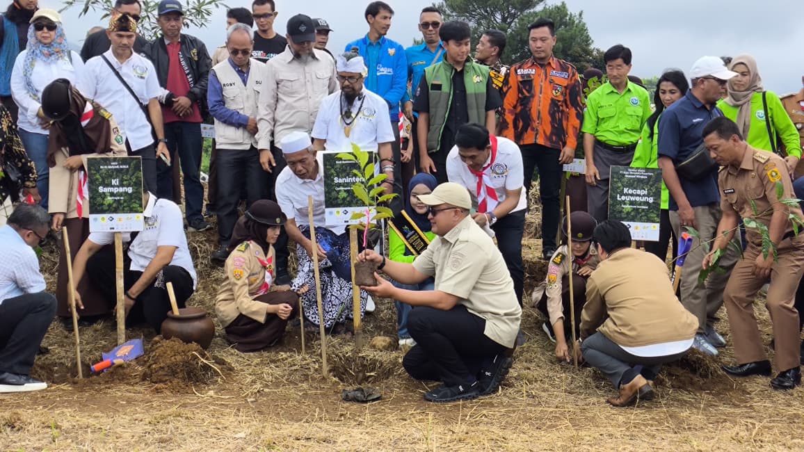 Bupati Bogor dan Kementerian Lingkungan Hidup Bersinergi Hijaukan Bogor Selatan Melalui Penanaman Pohon Bersama