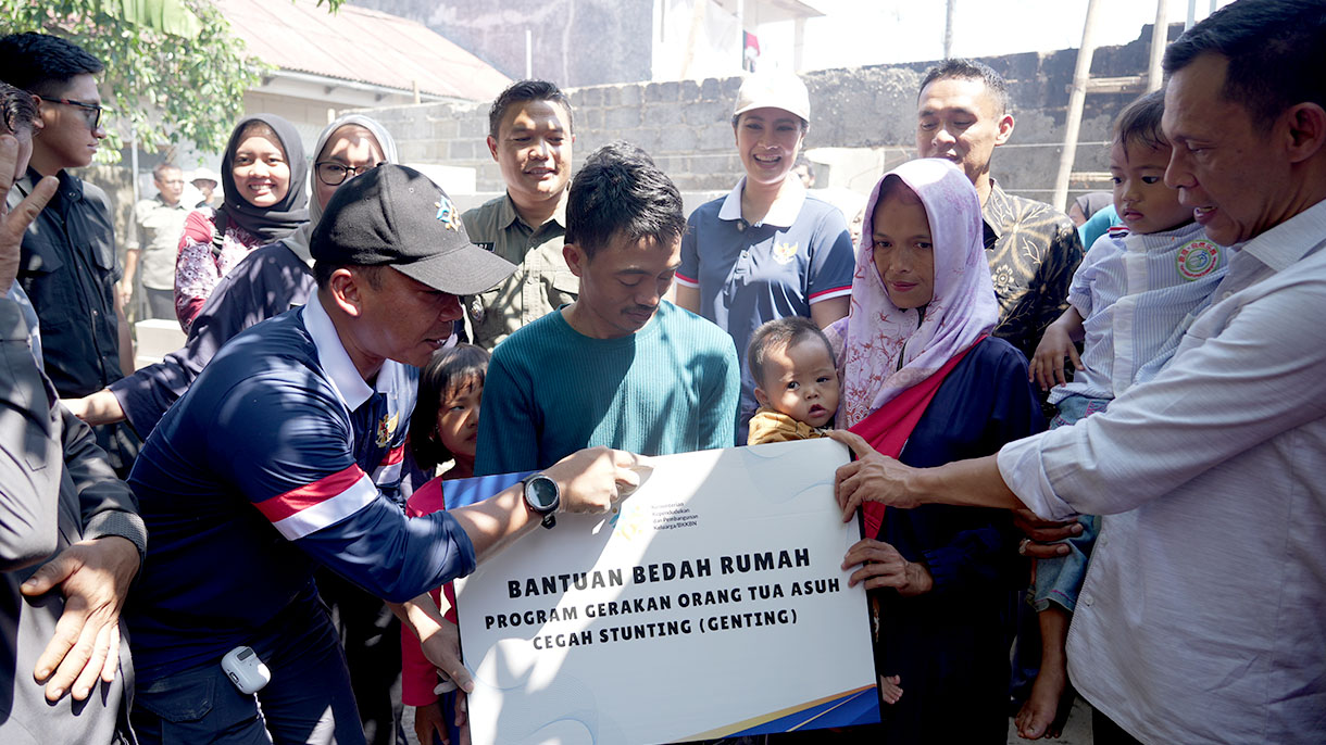 Tren Penurunan Stunting di Jawa Barat, Menteri Wihaji dan Wabup Ade Tinjau Keluarga Berisiko Stunting di Kabupaten Bogor