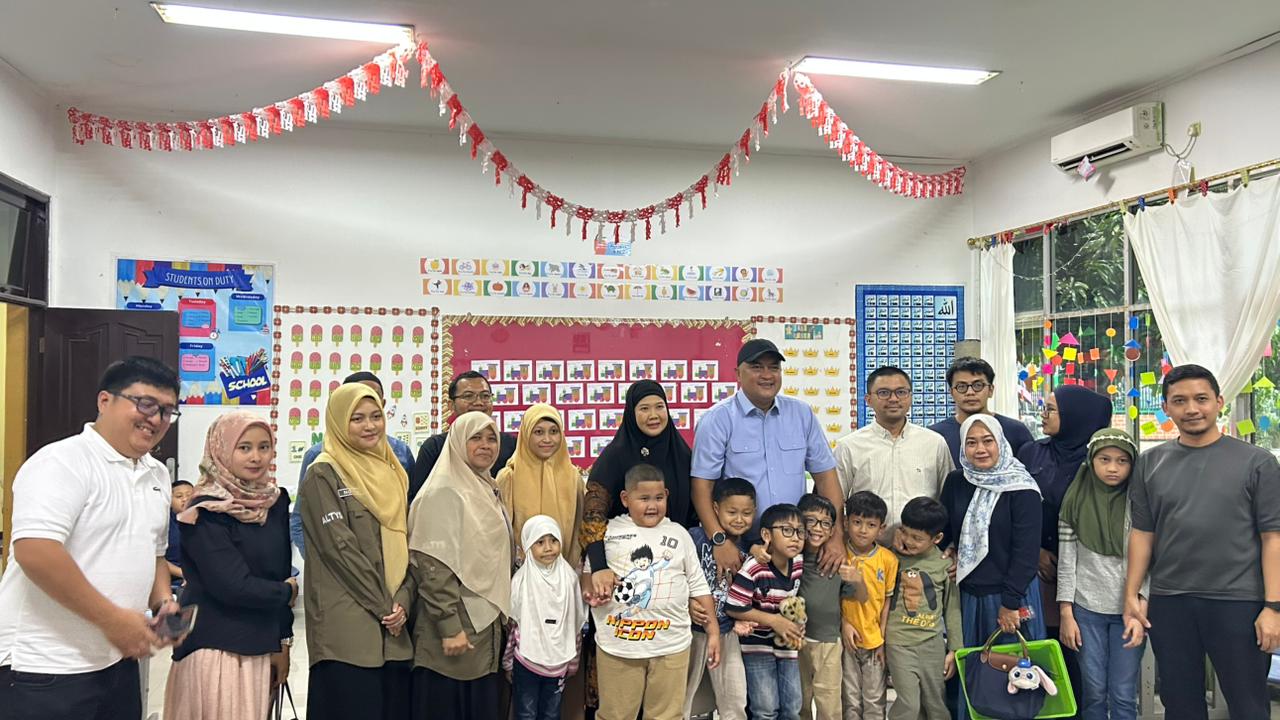 Bupati Bogor Tunjukan Peran Ayah dalam Pendidikan Anak melalui Gerakan “Ayah Ambil Rapor”