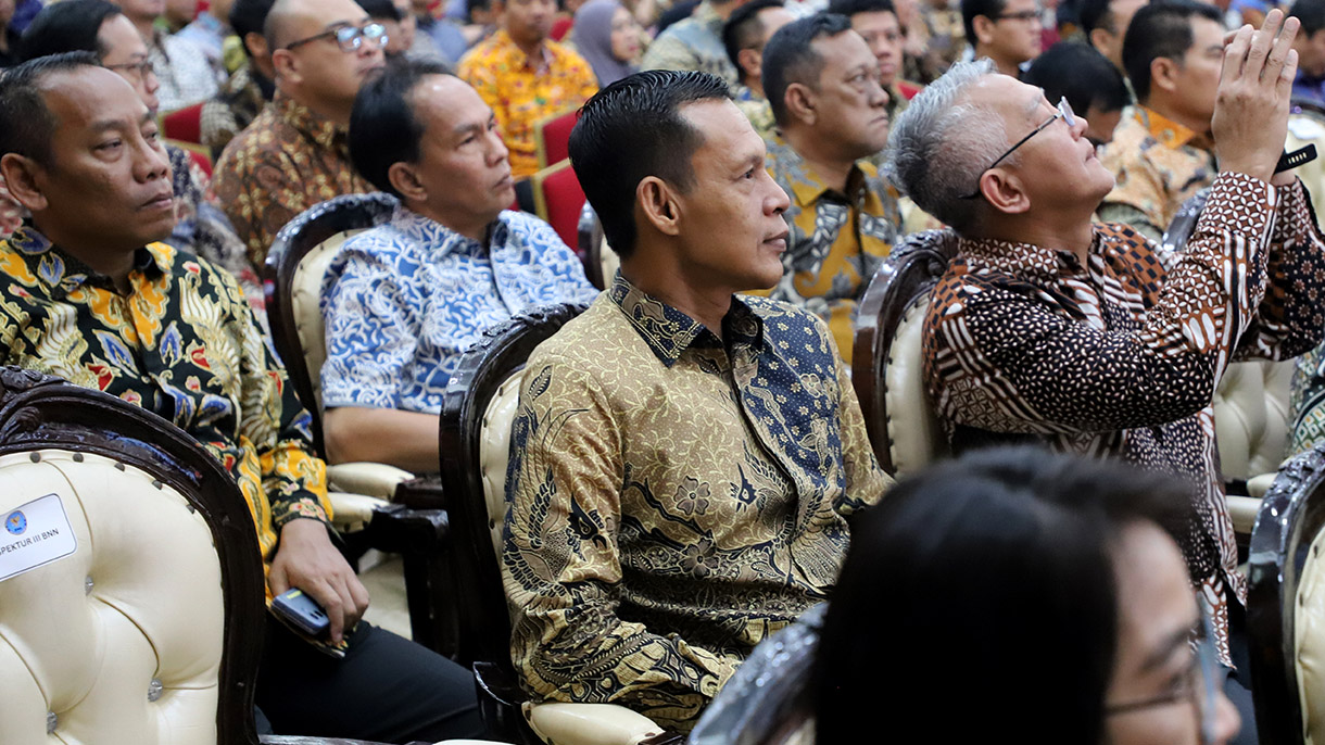 Jaro Ade Hadiri Penganugerahan Doktor Honoris Causa Komjen Pol. Suyudi Ario Seto