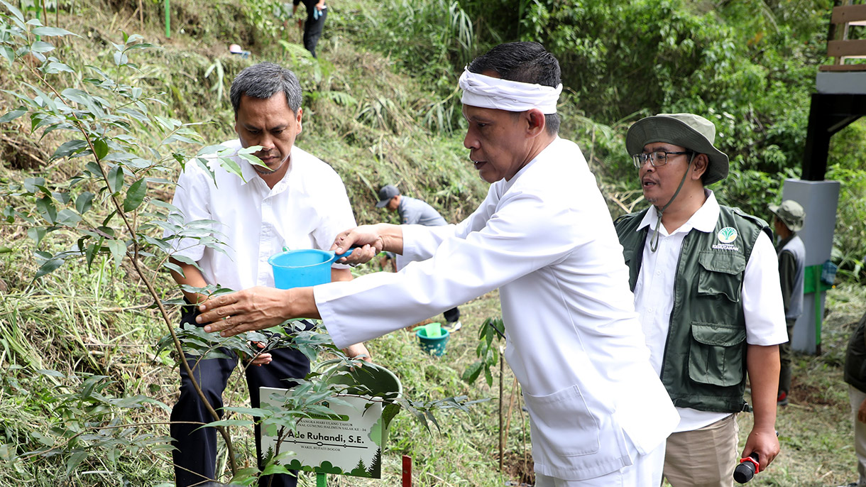 Jaro Ade Tegaskan Keseriusan Pemkab Bogor dalam Pembenahan Kawasan Hutan