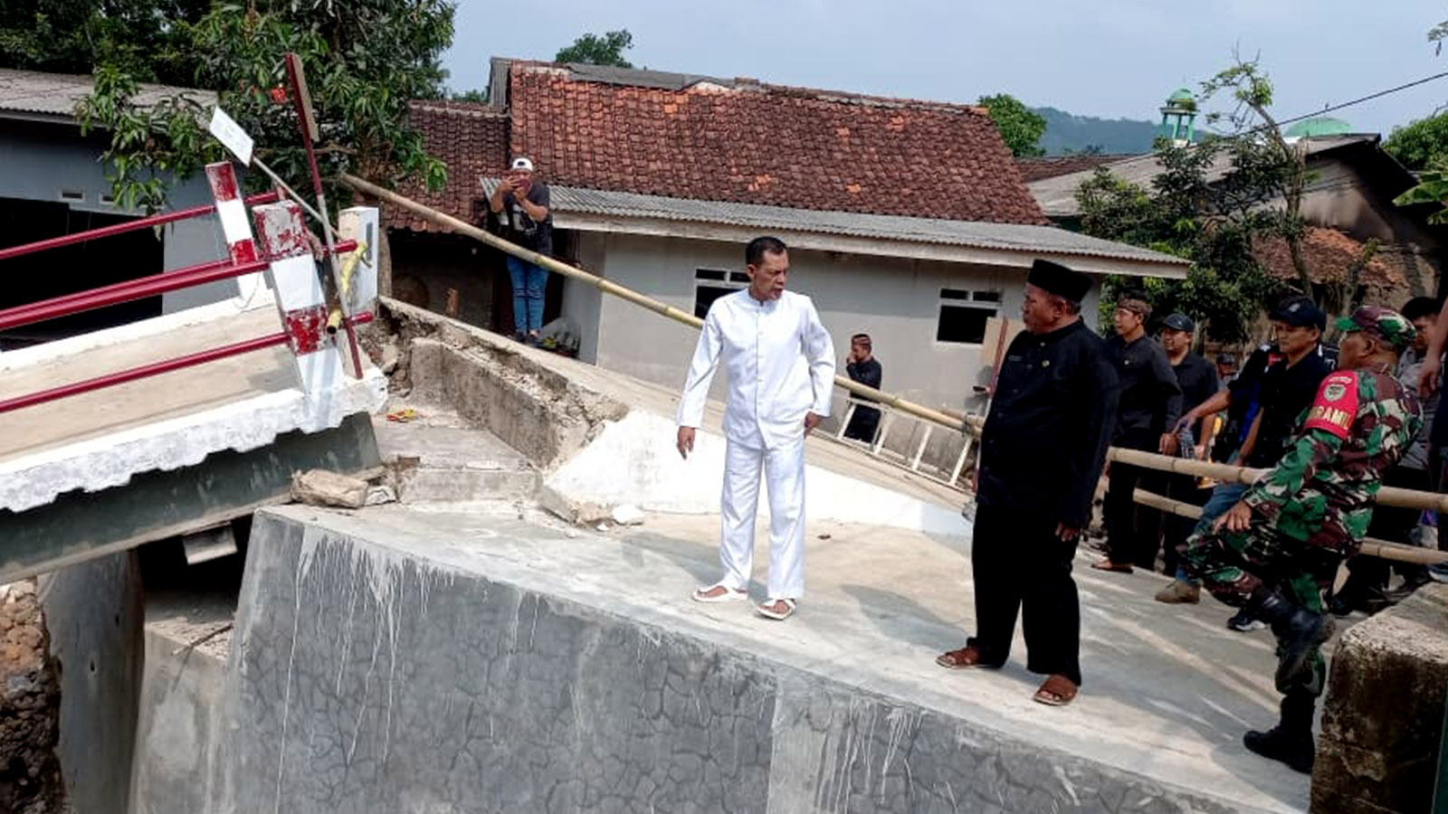 Jaro Ade Instruksikan Percepatan Penanganan Darurat Jembatan Ambruk di Rumpin