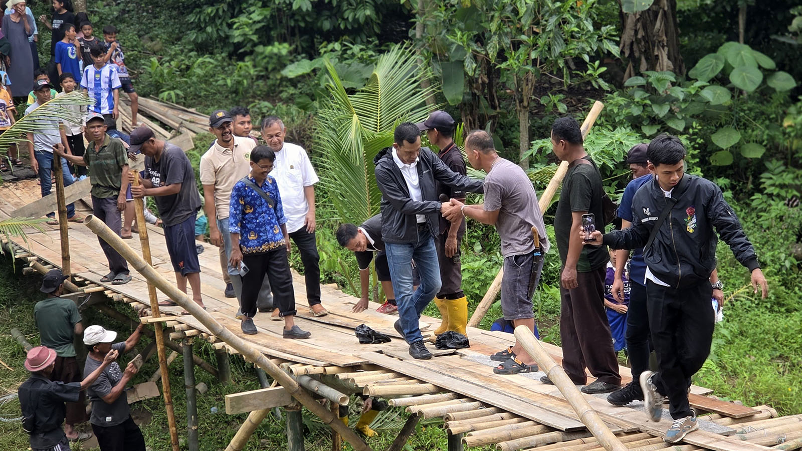Wakil Bupati Bogor Tinjau Jembatan Amblas di Tanjungsari, Pastikan Penanganan Cepat dan Akses Warga Segera Pulih