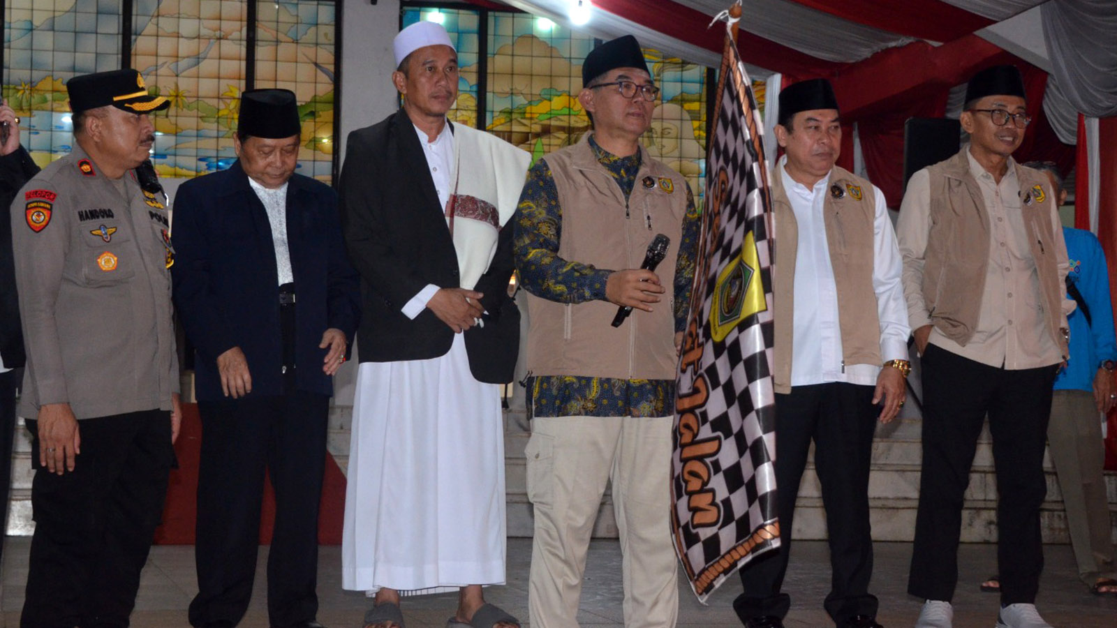 Lepas Jemaah Haji Kloter 7,  Sekda Ajat Sampaikan 3 Pesan Penting Bupati Rudy Susmanto