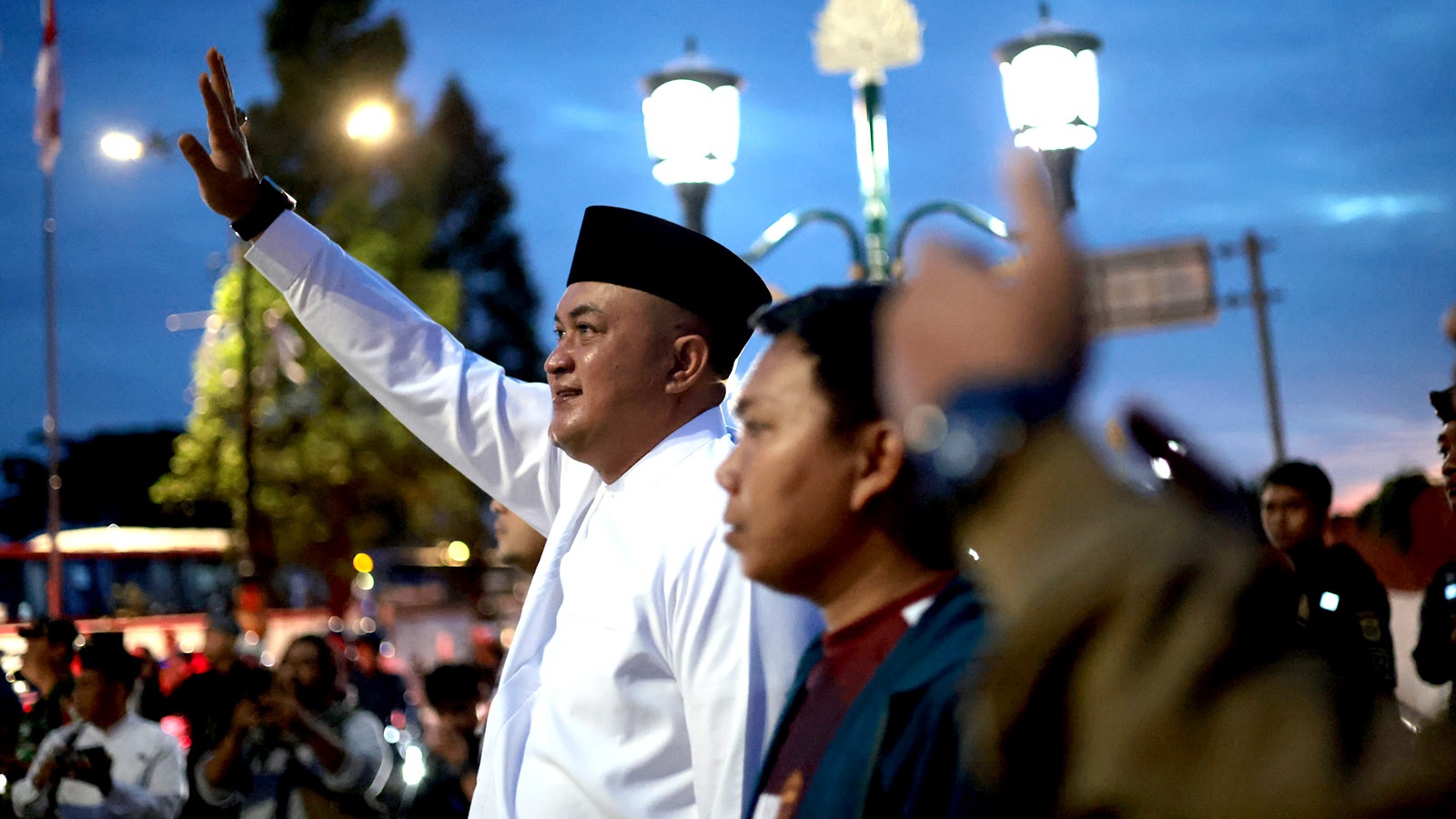 Bupati Bogor Kawal Pemberangkatan Ribuan Buruh ke Monas