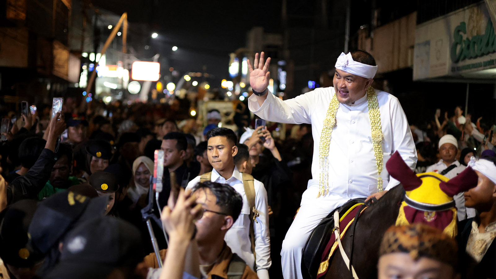 Hadiri Kirab Budaya Milangkala Tatar Sunda,  Bupati Rudy: "Modern Boleh, Tradisi Jangan Ditinggalkan"
