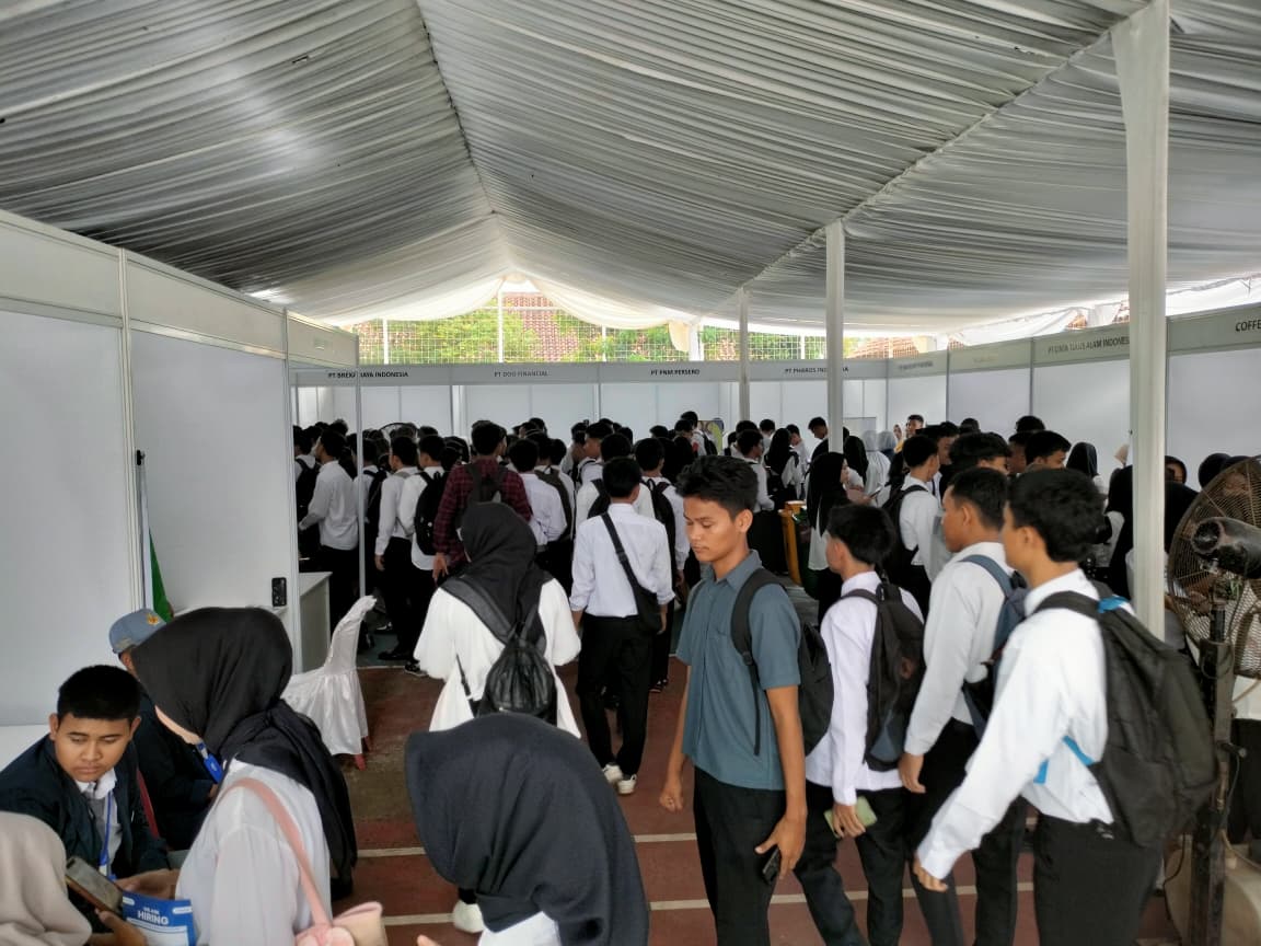 Tekan Angka Pengangguran, Disnaker Hadirkan Job Fair Expo di SMKN 1 Cariu