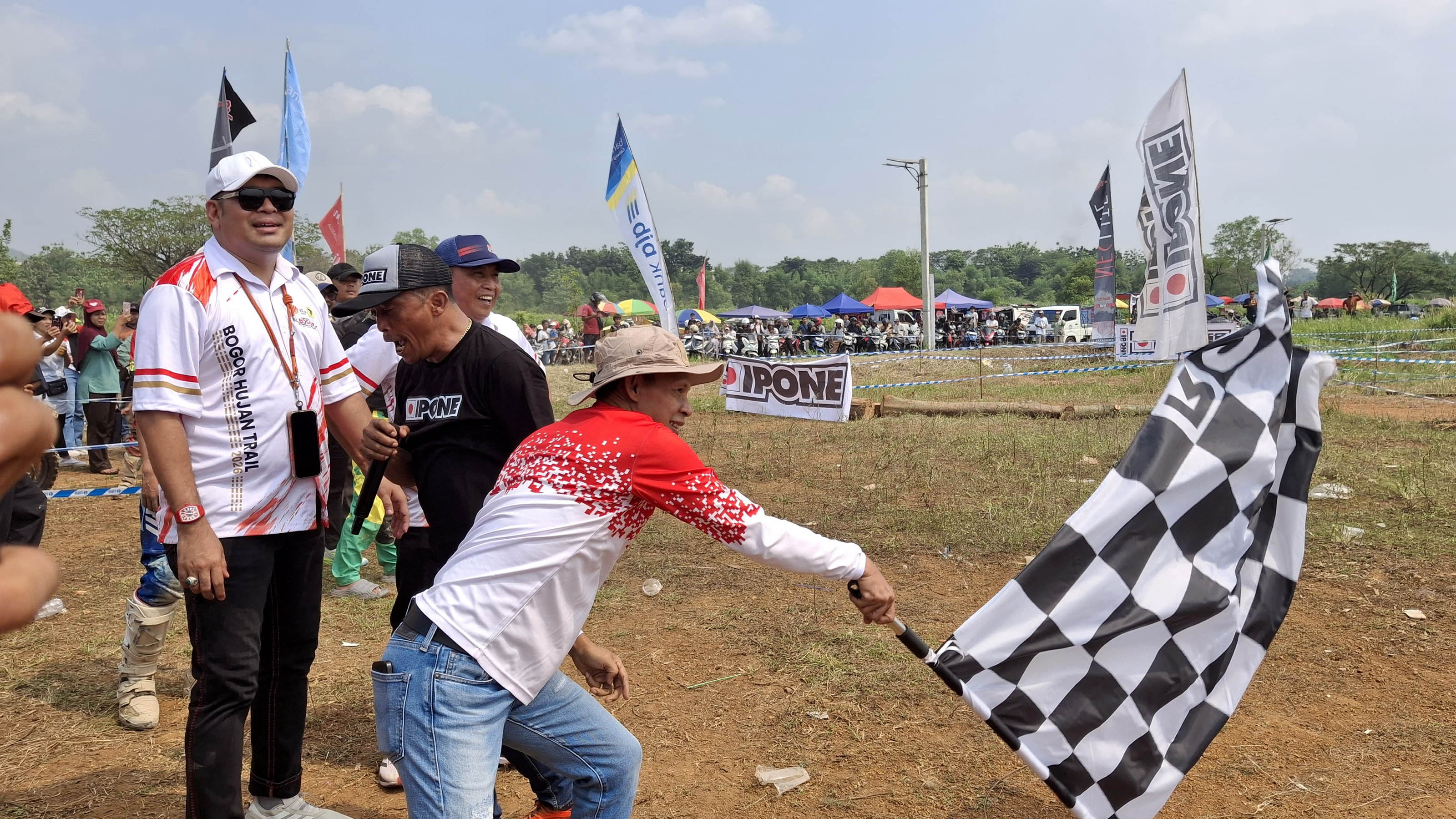 Jaro Ade Lepas 1.500 Rider Lintas Negara di Bogor Hujan Trail 2026