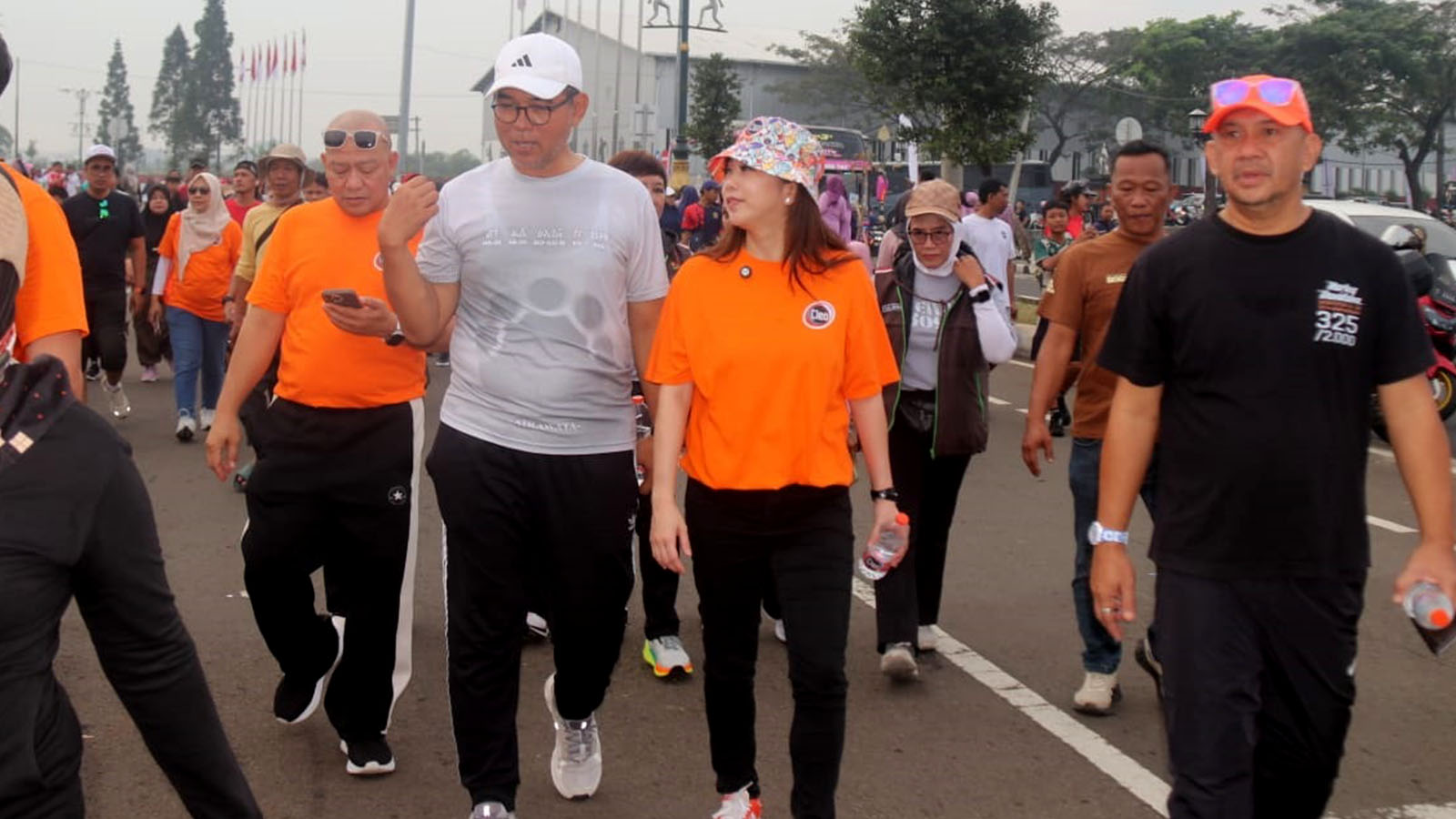 Sekda Ajat Lepas Jalan Sehat HJB ke-544 di Pakansari, Antusiasme dan Partisipasi Masyarakat Membludak