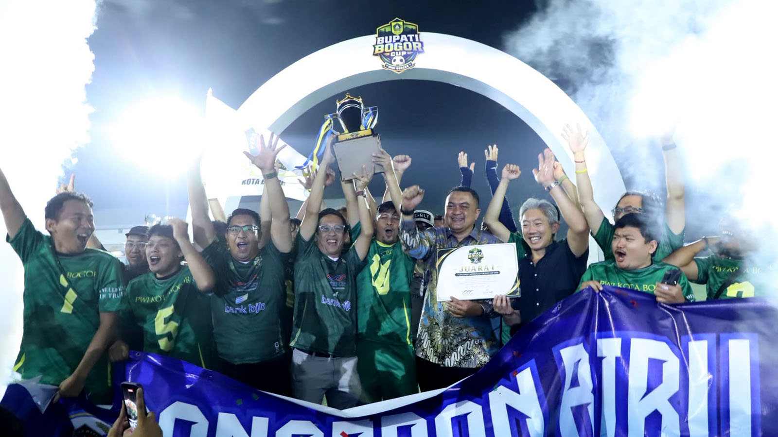 Bupati Bogor Serahkan Piala Juara Bupati Bogor Cup Mini Soccer 2026