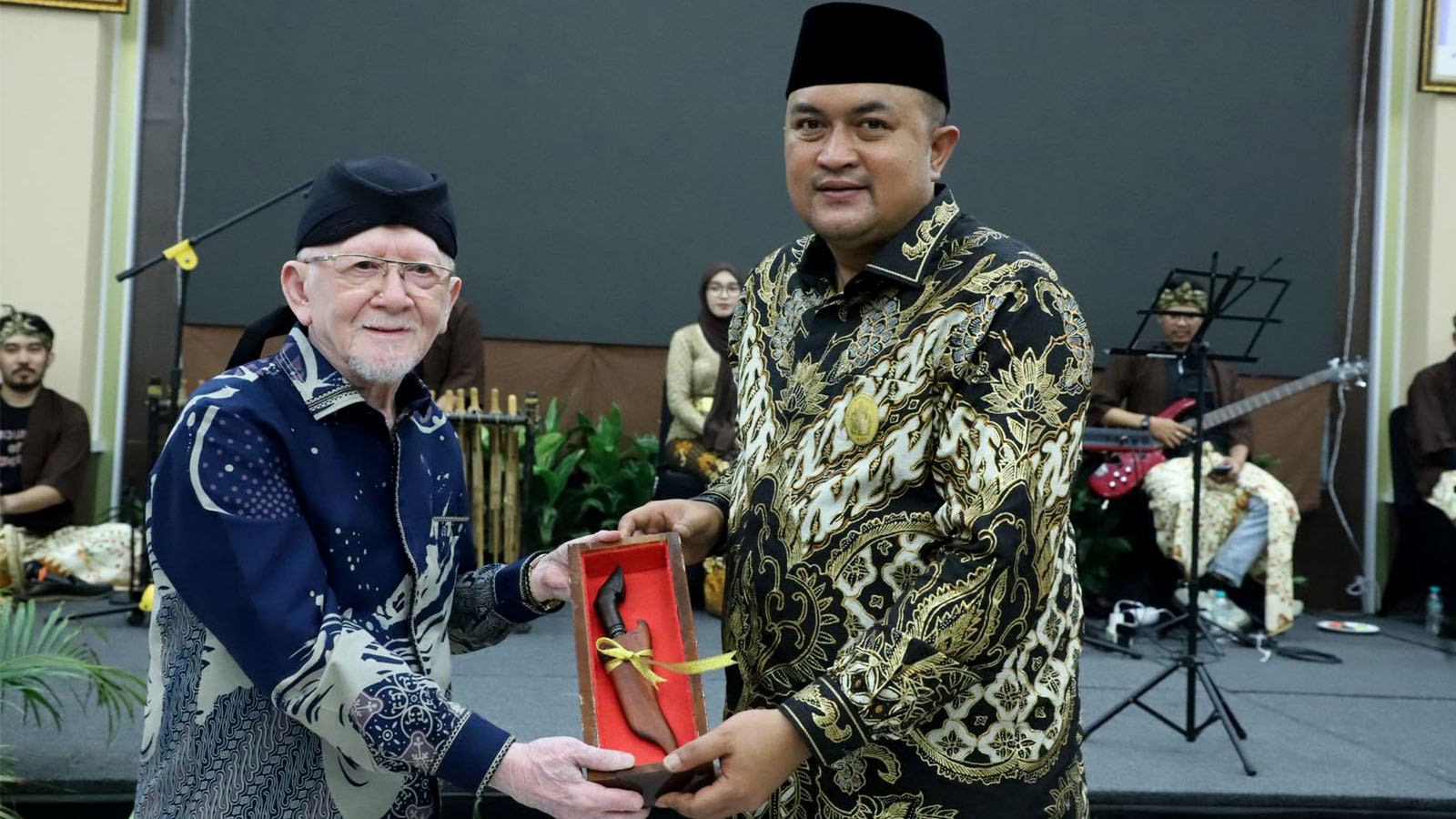 Bupati Bogor Terima Gelar Kehormatan Kerajaan dan Kesultanan Nusantara