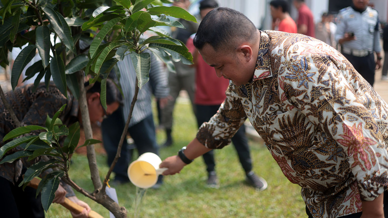 Tanam 2.000 Pohon di Gelora Pakansari, Rudy Susmanto Ajak Masyarakat Jaga Lingkungan Demi Generasi Masa Depan