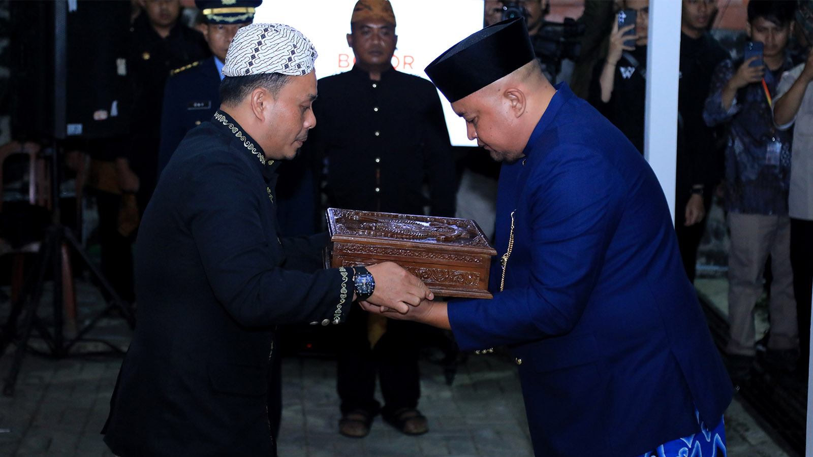 Jemput Bendera Pusaka di Nanggung, Bupati Bogor Ajak Warga Merajut Berbagai Perbedaan