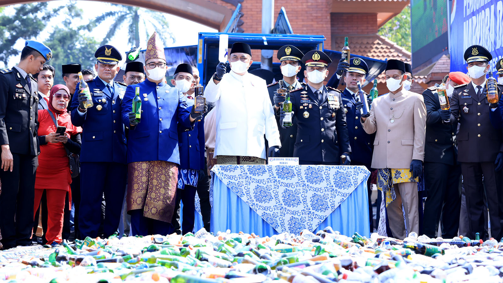 Lindungi Generasi Muda, Pemkab dan Forkopimda Bogor Musnahkan Ribuan Miras dan Narkoba