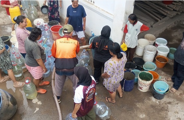 Atasi Kekeringan Pemkab Bogor Salurkan 8.000 Liter Air Bersih untuk Warga Jonggol