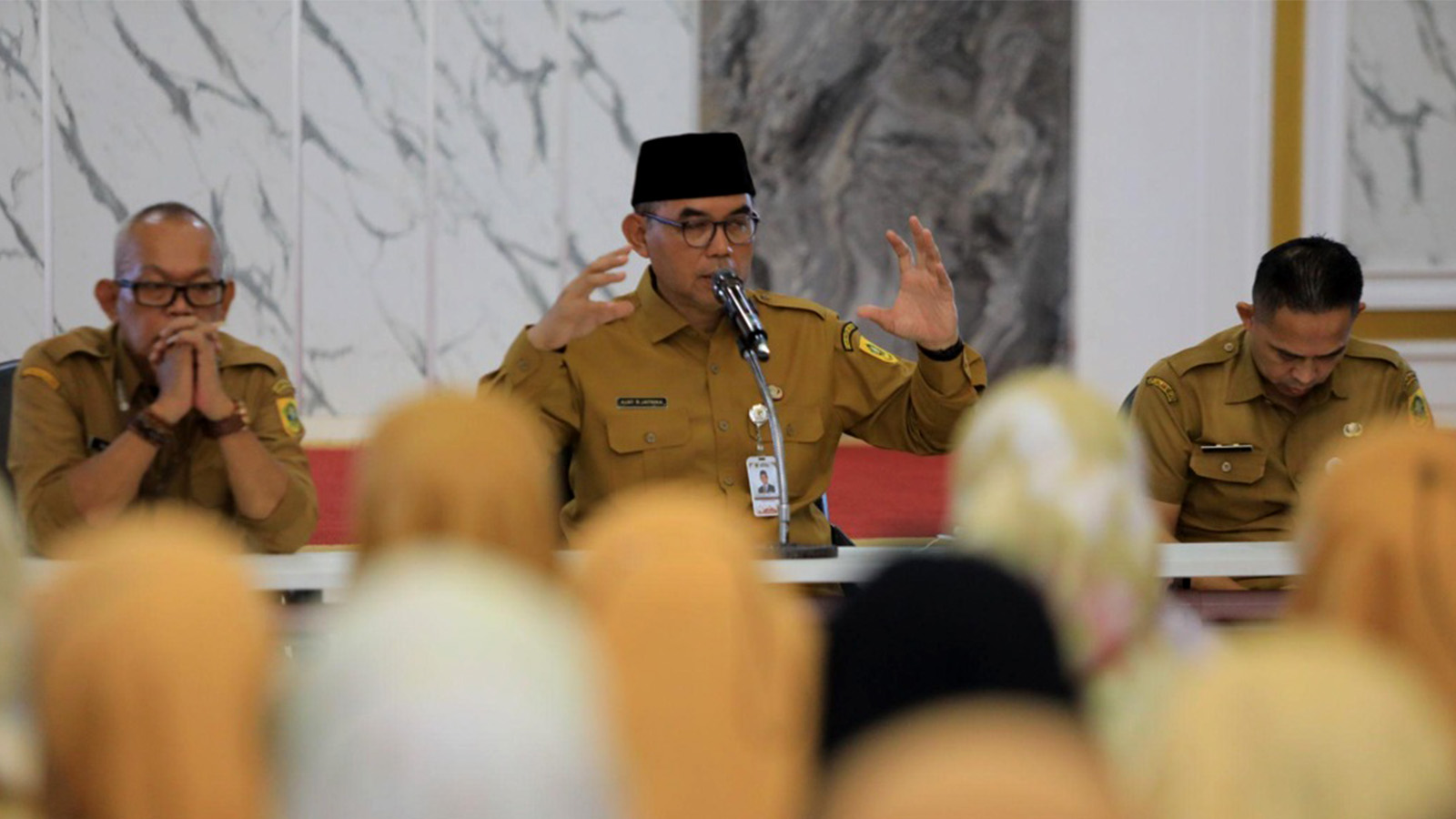 Sekda Bogor Instruksikan Sinergi Sektor: Jamin Keamanan Warga Dampak Debu Erupsi Hingga Ketepatan Bansos