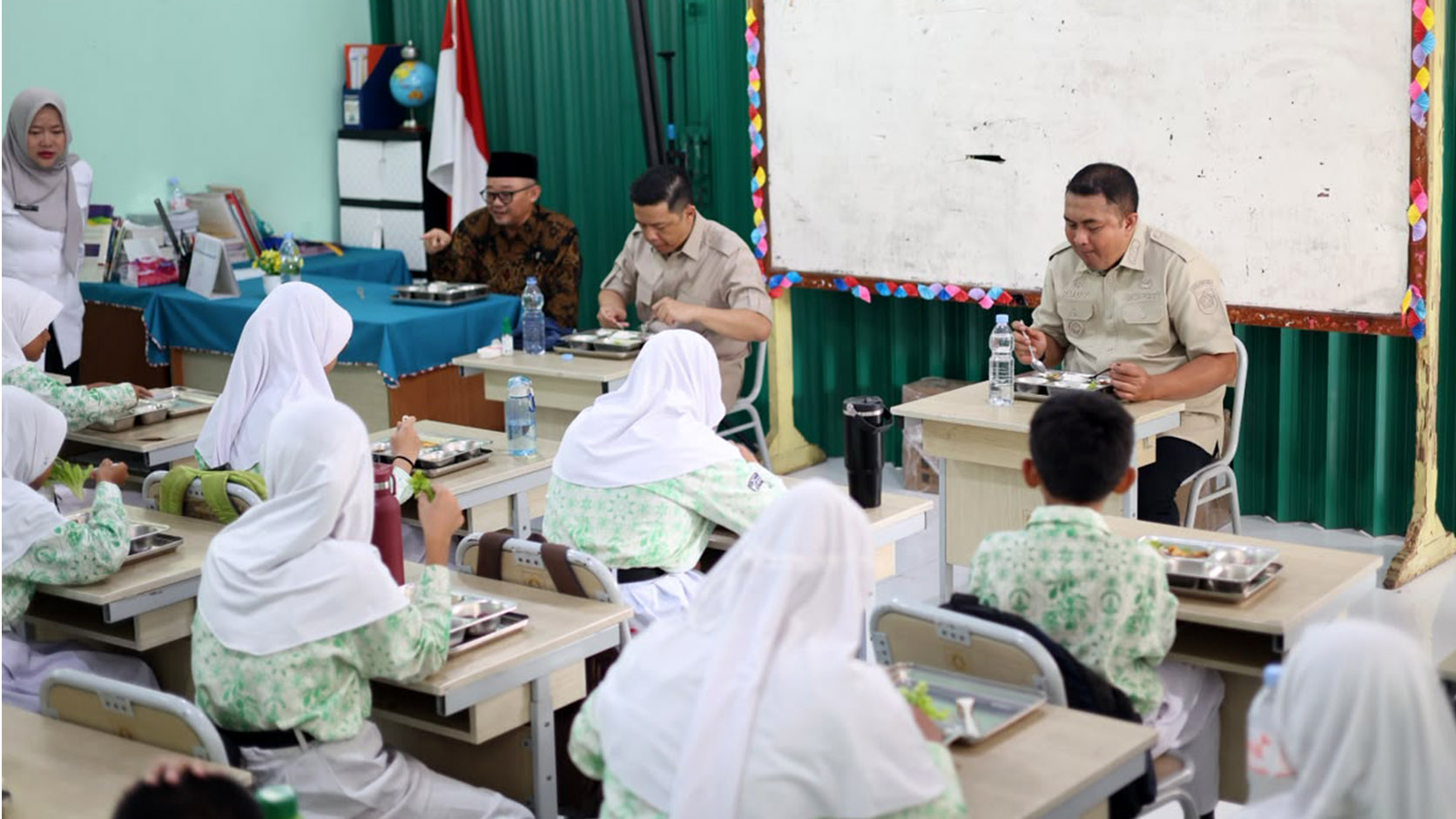 Dampingi Menko PMK Tinjau Program MBG, Rudy Susmanto Pastikan Kabupaten Bogor Siap Cetak Generasi Unggul